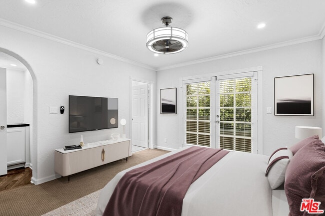 Building Photo - 910 N Alfred St