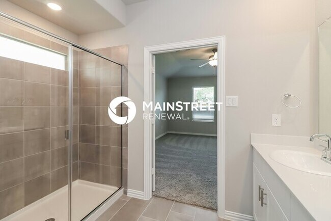 Building Photo - 4 Bedroom Pet-Friendly Home in Fort Worth, TX with Main Street Renewal