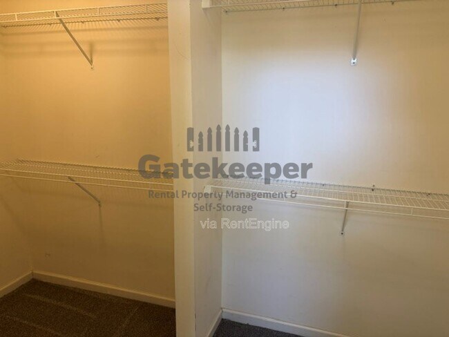 Building Photo - 245 Lockmeade Way