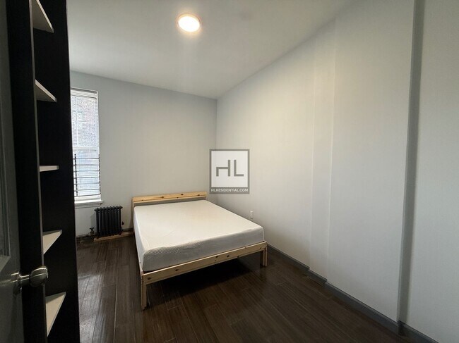 Building Photo - Brighton Beach 3BR | 30 Seconds to B/Q Train + Beach Access | Renovated Apartment