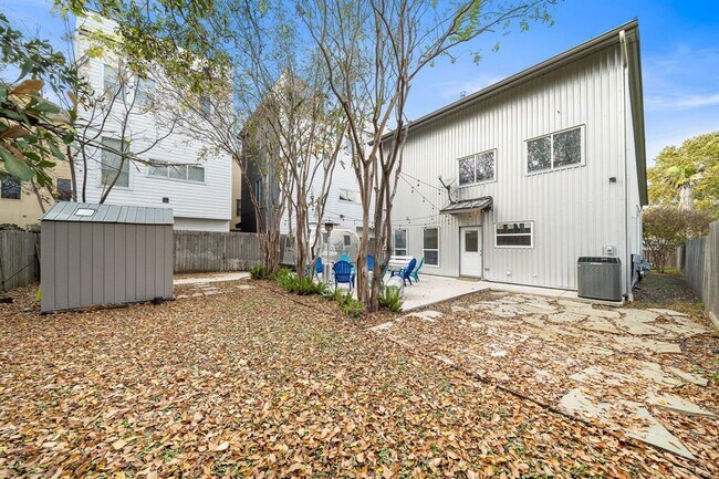 Building Photo - 1813 Crockett St