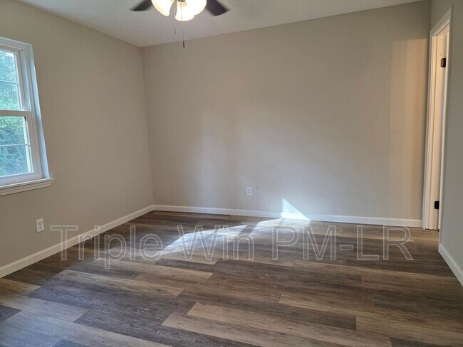 Building Photo - 8 Willowridge Cove