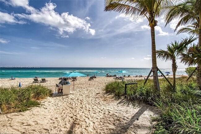 Building Photo - 15701 Collins Ave