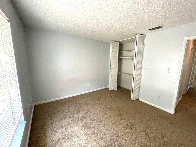 Building Photo - LH7368