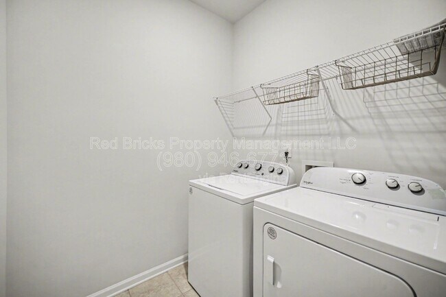 Building Photo - 7828 Nelson Rd