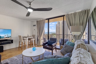 Building Photo - 411 Hobron Ln