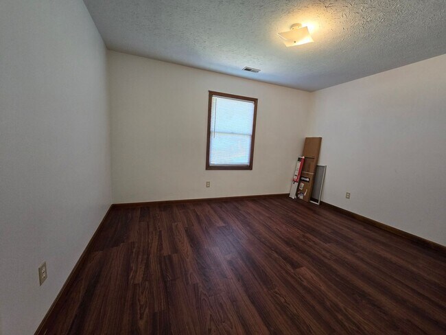 Building Photo - Thompson Dr