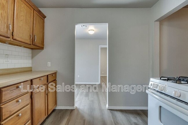 Building Photo - 1005 SW 63rd St