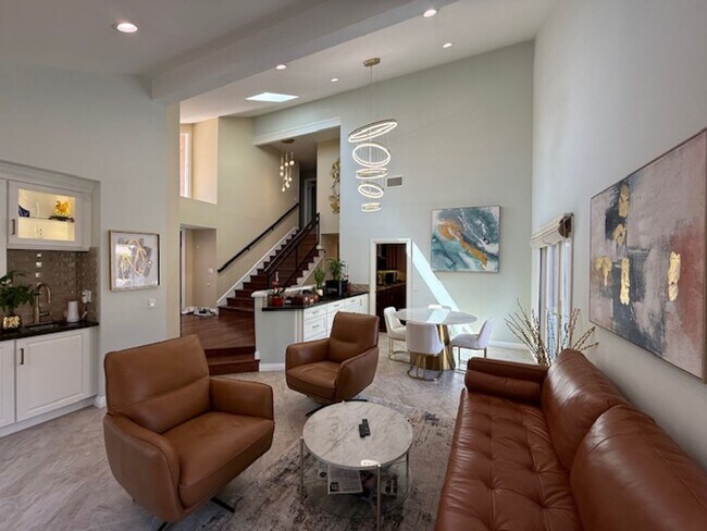 Building Photo - Fully Furnished 5 bedroom home