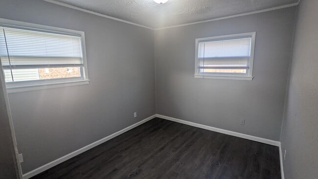 Building Photo - 1636 S Glenn Ave
