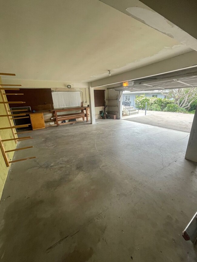 Building Photo - Expansive 3BD/2BA in North PB w/ Bay and O...