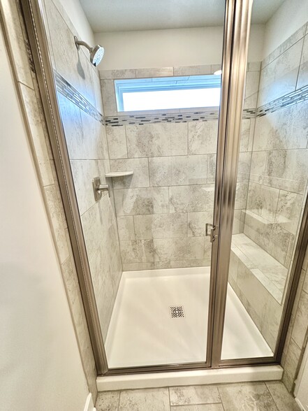 Building Photo - 828 Teacher Mitchell Rd