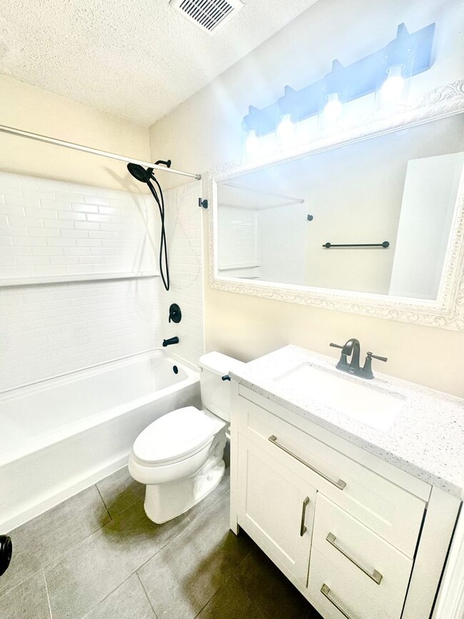 Building Photo - 4 Bedroom Home in Georgetown – Savannah, GA