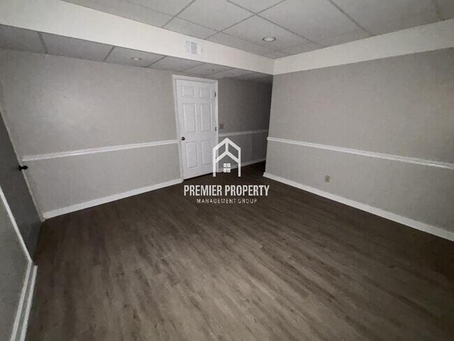 Building Photo - 1991 Russet Hill Ln