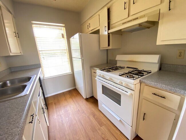 Building Photo - 11200 Renel Dr