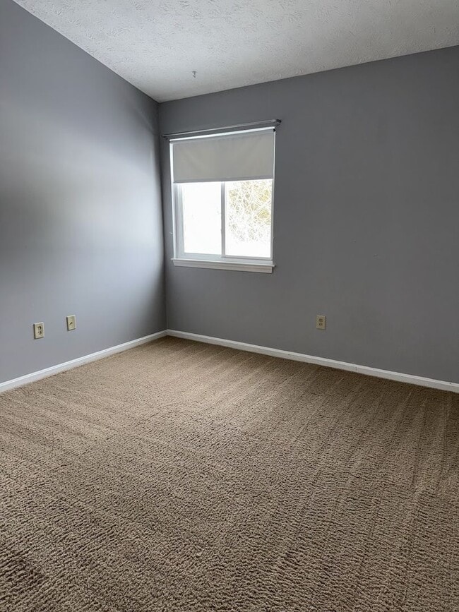 Building Photo - Spacious Two Bedroom Condo