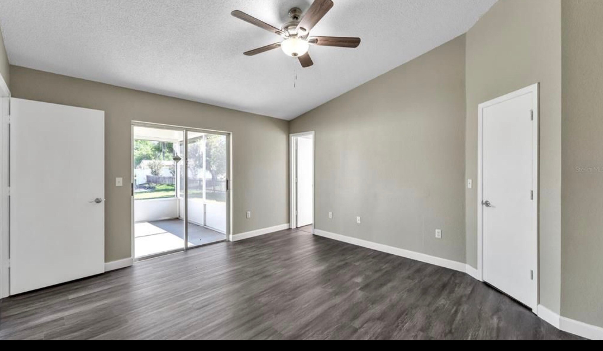 Building Photo - 6714 Shepherd Oaks St