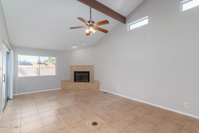 Building Photo - 9353 E Altadena Ave