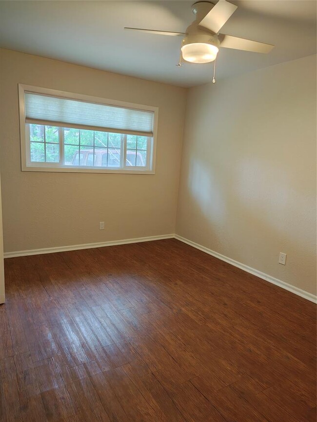 Building Photo - 3207 Locke Ln