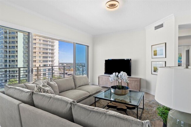 Building Photo - 449 S 12th St