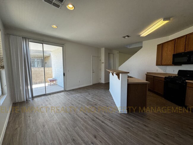 Building Photo - 1133 S Pantano Overlook Dr