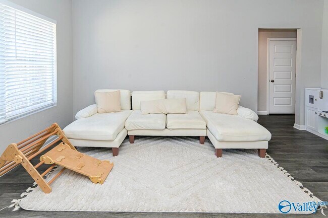 Building Photo - 110 Olde Hearth Rd