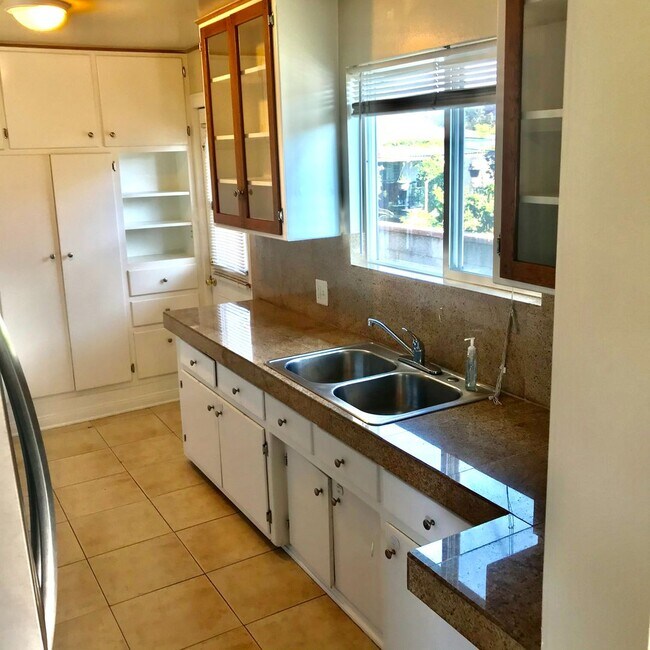 Building Photo - 4930-4930 Sawtelle Blvd