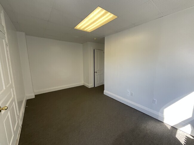 Building Photo - 250 W Jackson St