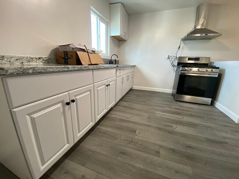 Building Photo - 1515 E 20th St