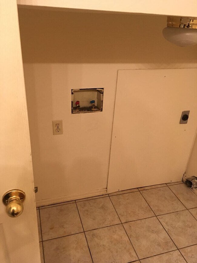 Building Photo - 73 W 16th Pl