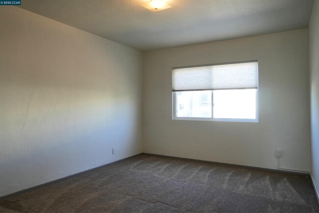 Building Photo - 158 W Moltke St