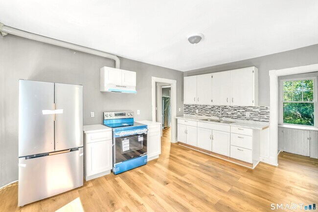 Building Photo - 484 Waterville St