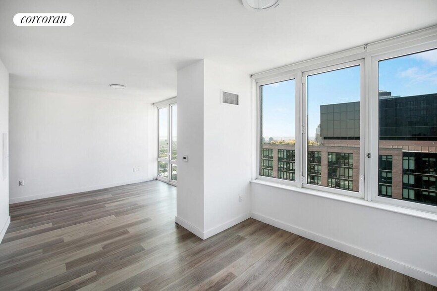 Building Photo - 595 Dean St