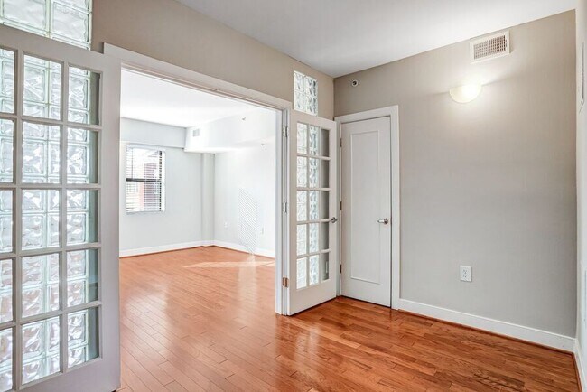 Building Photo - 1727 R St NW