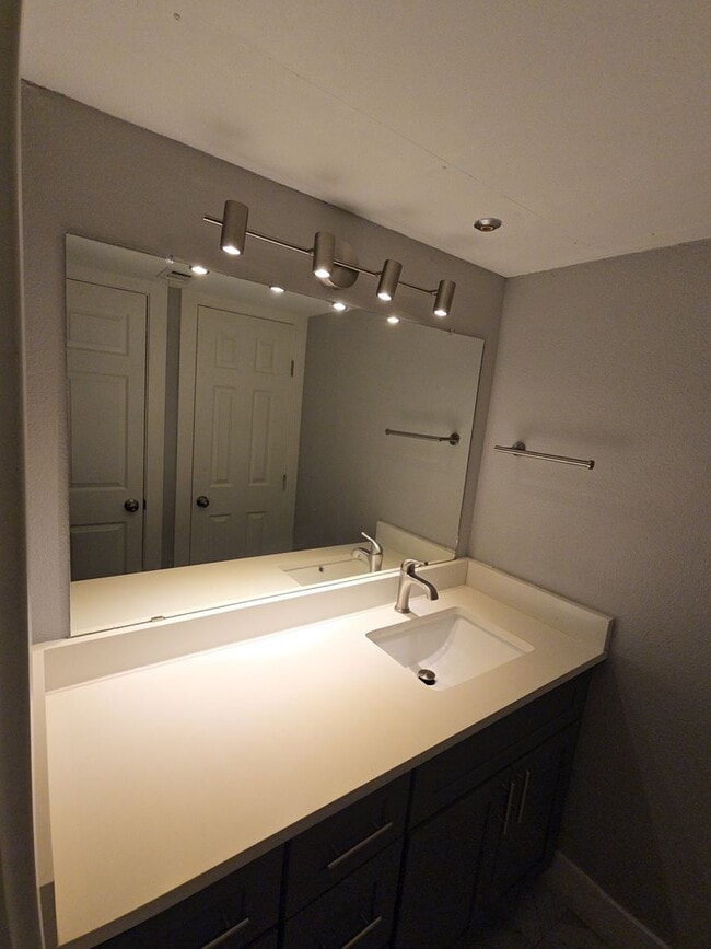 Building Photo - 10101 S Gessner Rd