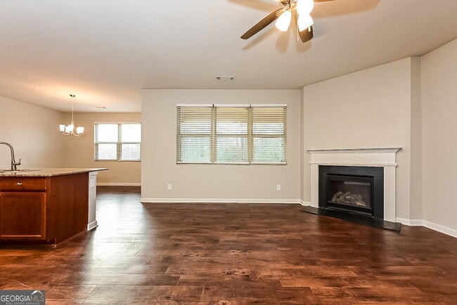 Building Photo - 700 Feldwood Ln