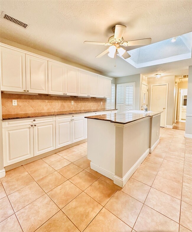 Building Photo - 15111 Yorkpoint Dr