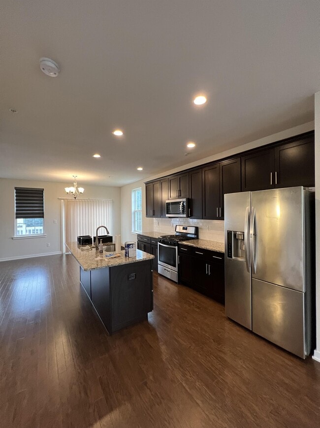 Building Photo - 25 Jessop Ln