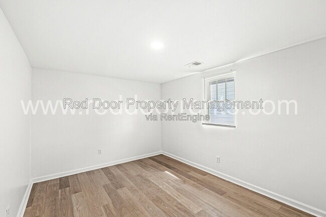 Building Photo - 1037 W 30th St