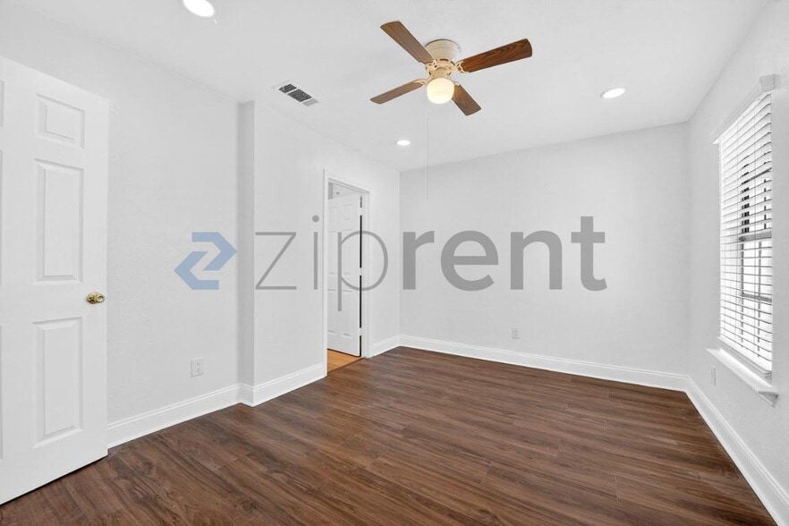 Building Photo - 4626 San Jacinto St