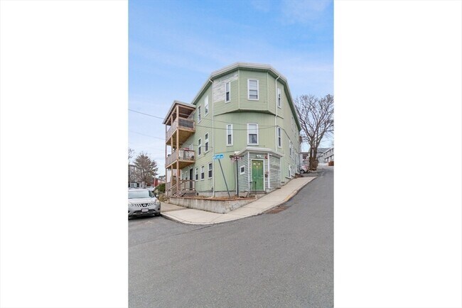 Building Photo - 4 Crest Ave