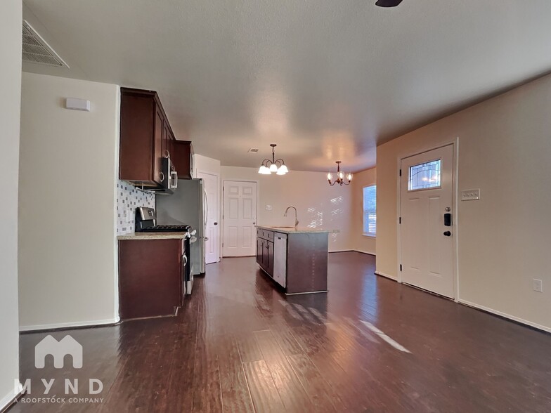 Building Photo - 5305 Westbrook Rd