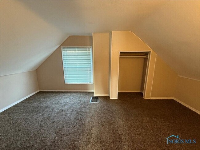 Building Photo - 3319 Maple St