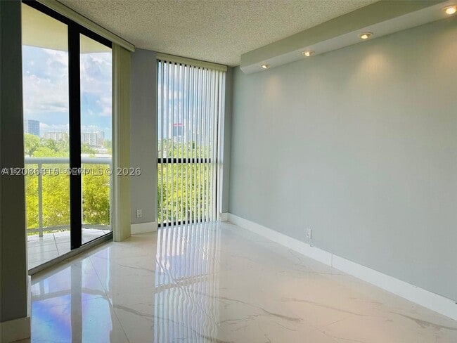 Building Photo - 3640 Yacht Club Dr