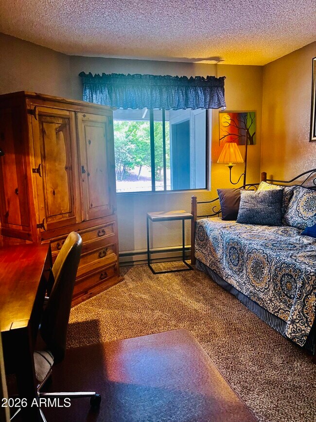 Building Photo - 2700 S White Mountain Rd