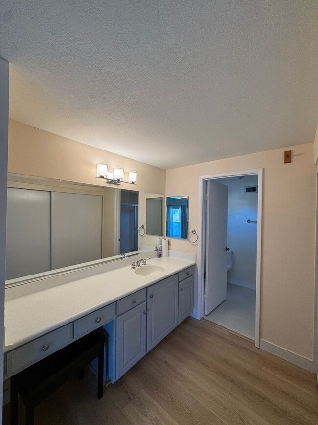 Building Photo - Charming Cul de Sac Home with Spacious Yard and Renovated Interior