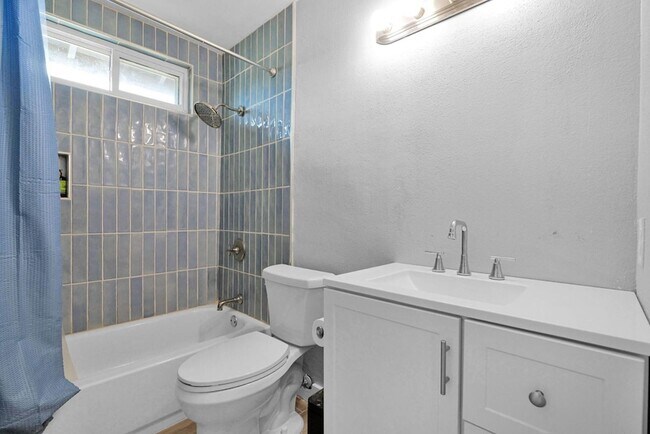 Building Photo - 2420 W Mandalay Ln