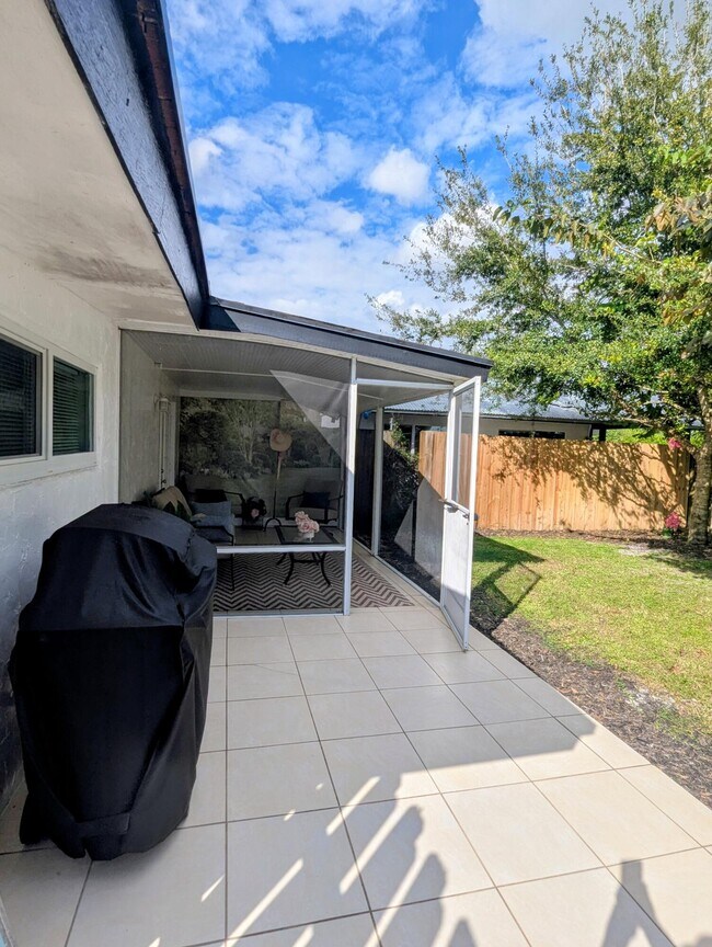 Building Photo - 708 Rambling Dr Cir