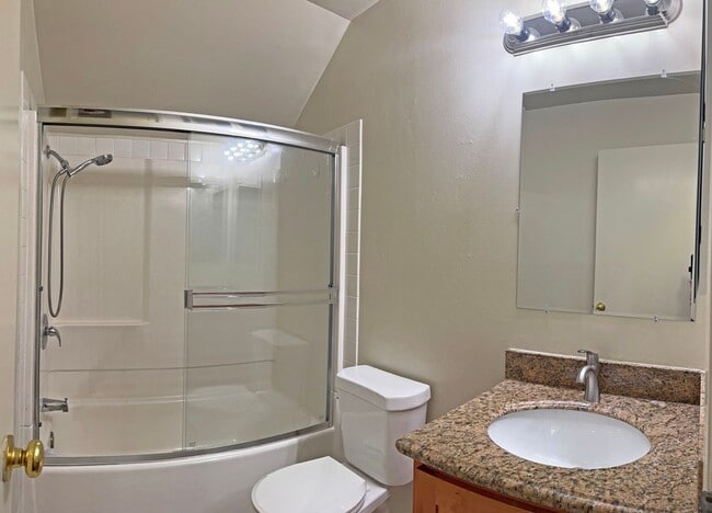 Building Photo - Beautiful Updated Home!