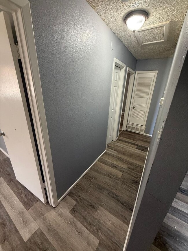 Building Photo - $0 First Month's Rent / $0 Deposit at Move-in